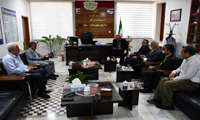 جلسه مدیران ارشد مرکزتوسعه نوغانداری کشور با فرماندار شهرستان مینودشت برای حمایت از نوغانداران